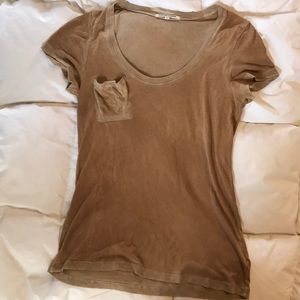 Cotton Citizen mustard - gold scoop pocket tee